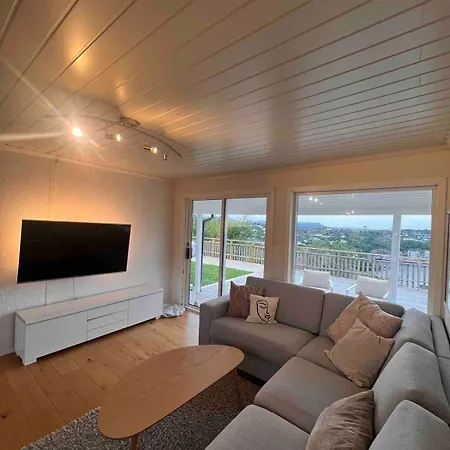 House In West With View And Hot Tub Сasa de vacaciones *