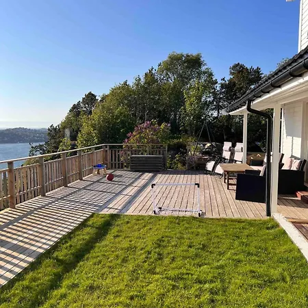Сasa de vacaciones House In West With View And Hot Tub