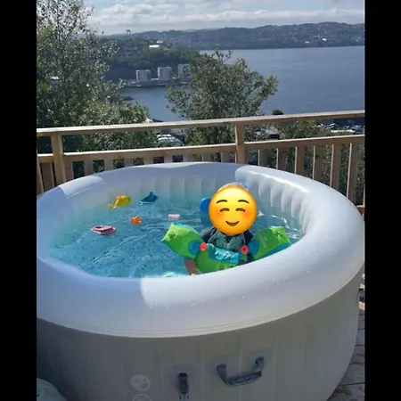 House In West With View And Hot Tub