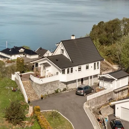 Holiday home House In West With View And Hot Tub